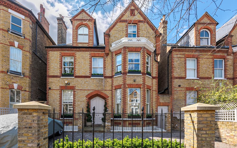 Fancy living in the house from The Split?